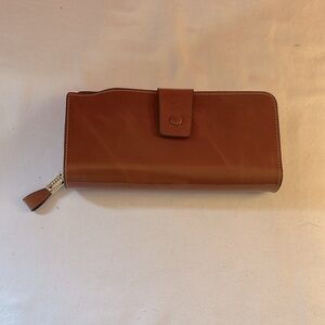 7.5” x 3.5” Dante brown leather wallet